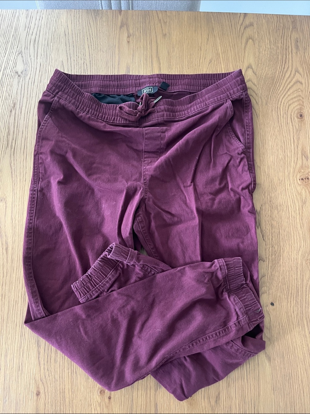 RDI Men's Cargo Pants in Wine/Burgundy